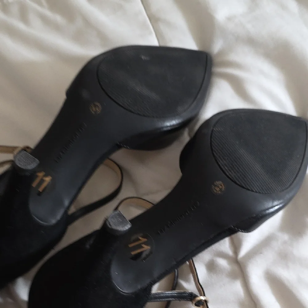 Liz Claiborne Elegant Black Heels with Straps Size 11 - Picture 6 of 10